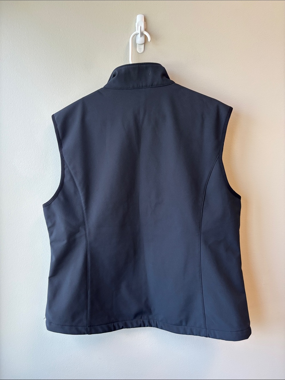 Icy Strait Point Hoonah Alaska Embroidered Softshell Vest - Dark Gray - Picture 5 of 7